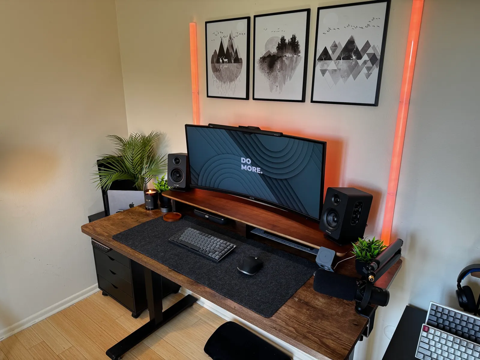 Alana (The Simple Norm)'s workspace — study-everyday setup, photo 1 of 4