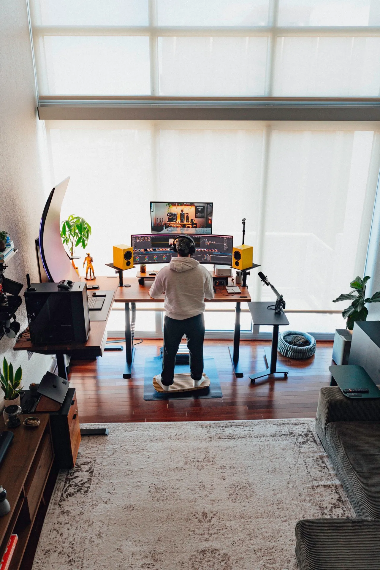 araltasher's workspace — content-creative setup, photo 1 of 5