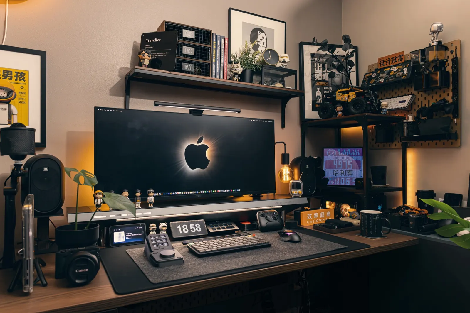 Harry Shou's workspace — study-everyday setup, photo 1 of 4